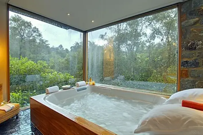 Hotels with Jacuzzi in Room